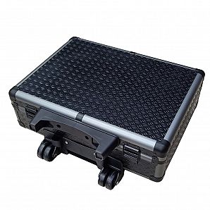 Maleta de aluminio con ruedas y cerradura.